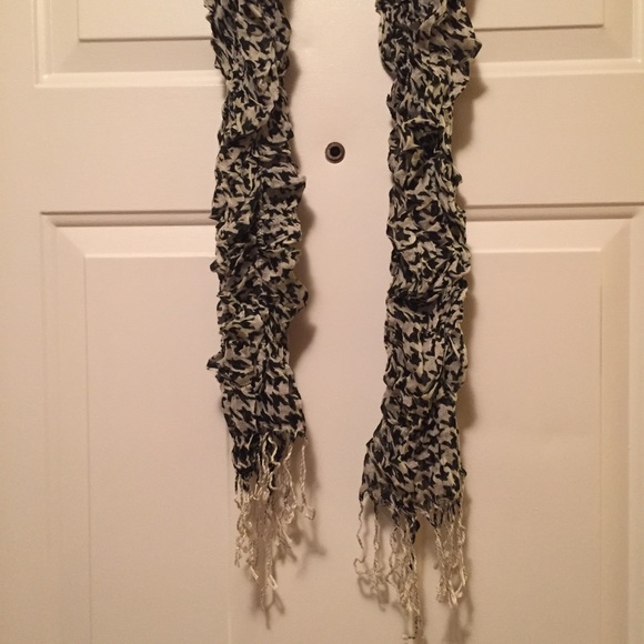 Scarf houndstooth-ish style black & grayish white - Picture 2 of 5
